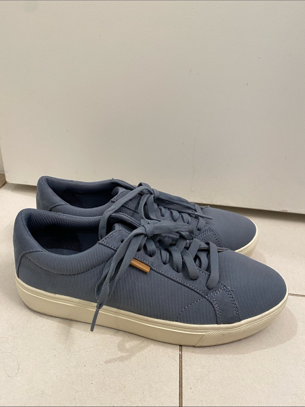 Dr. Scholl's Men's Low-Top Lace-Up Sneakers in Blue with Cream Sole